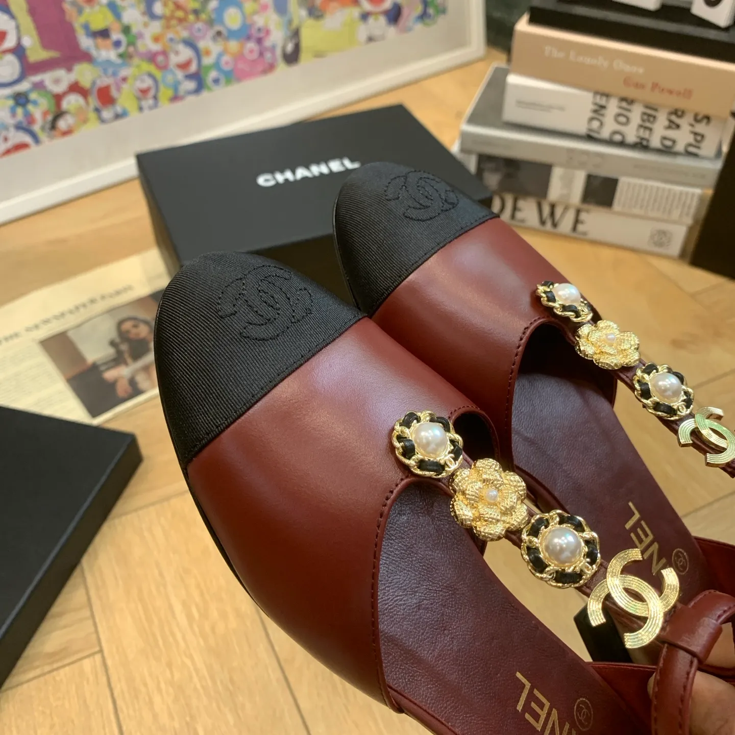 💕💕Factory direct selling price p520💕💕 🍀Purchase level CHANEL Xiaoxiang 25ss early spring new model Mary Jane shoes, retro French elegance, full of high-end sense Fragrant granny diamond hollow Mary Jane sandals, a pair of very popular sandals recently! The exposed-leg design directly lengthens your legs! Very white fairy style. A complete interpretation of French romance! The fabric is imported cowhide, and the lining is sheepskin. It is soft and delicate, and the foot feels 100% comfortable. It is beautiful and ultra-feminine at the same time. Italian leather outsole Size: #35-41 (40-41 custom-made, non-refundable) 👉